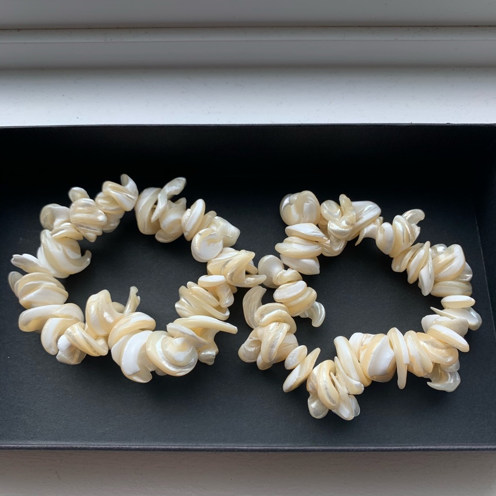 Vintage off white shell Bracelets
